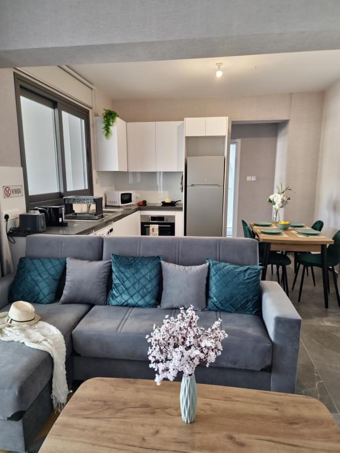Carisa Deluxe Apartment With Jacuzzi Larnaca Exterior foto