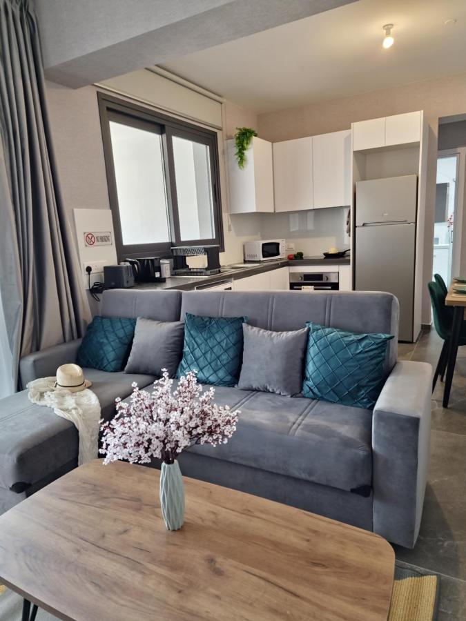 Carisa Deluxe Apartment With Jacuzzi Larnaca Exterior foto