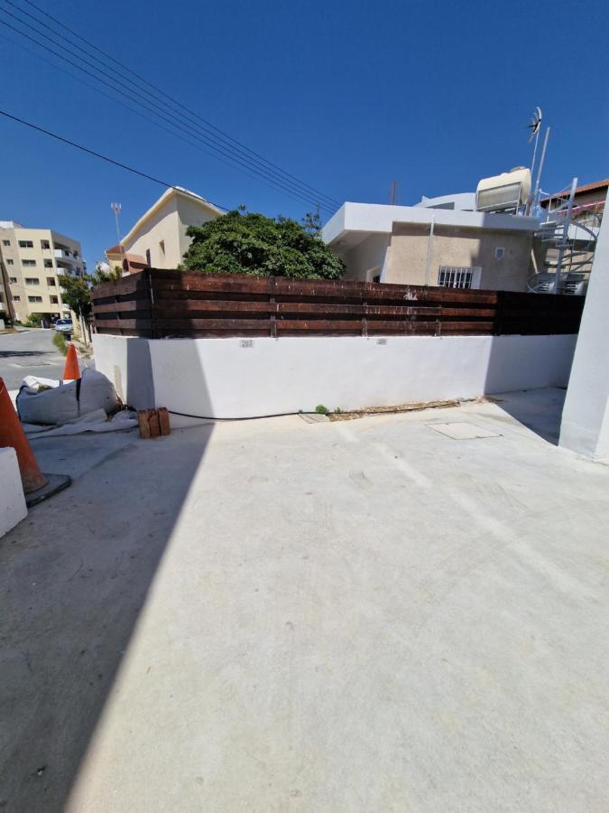 Carisa Deluxe Apartment With Jacuzzi Larnaca Exterior foto