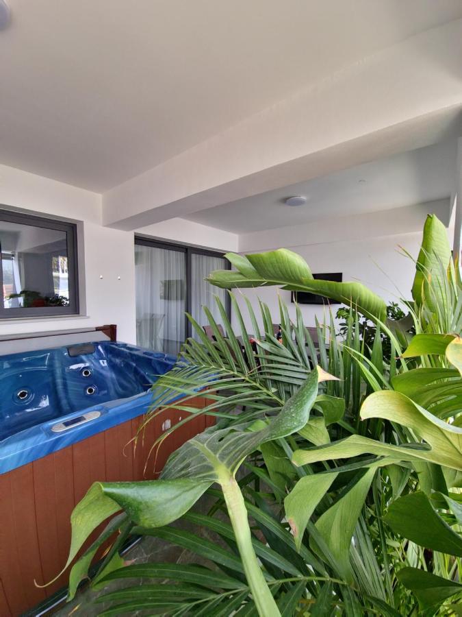 Carisa Deluxe Apartment With Jacuzzi Larnaca Exterior foto