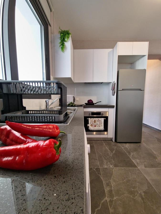 Carisa Deluxe Apartment With Jacuzzi Larnaca Exterior foto