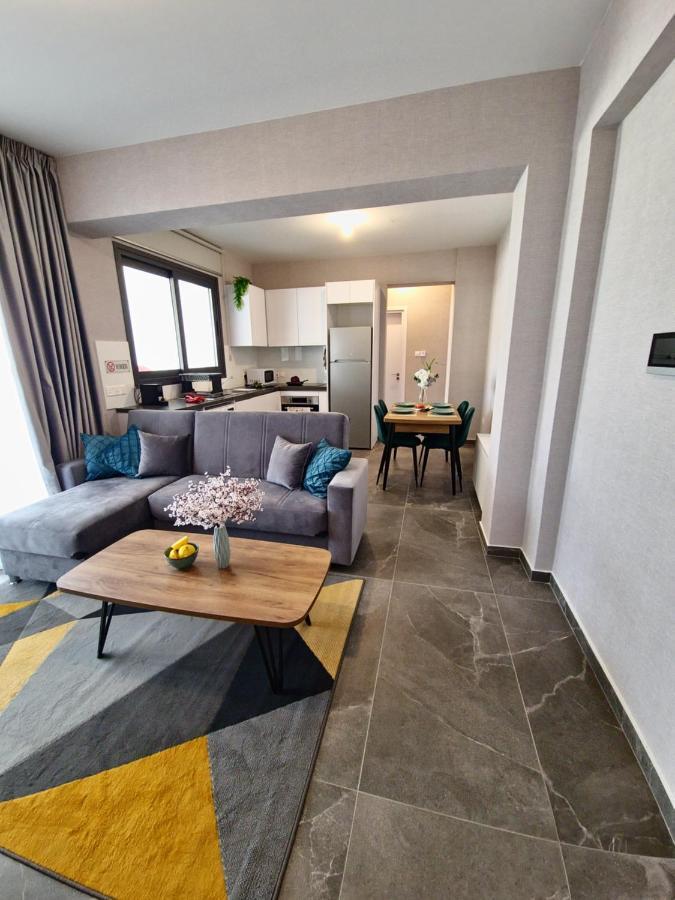 Carisa Deluxe Apartment With Jacuzzi Larnaca Exterior foto