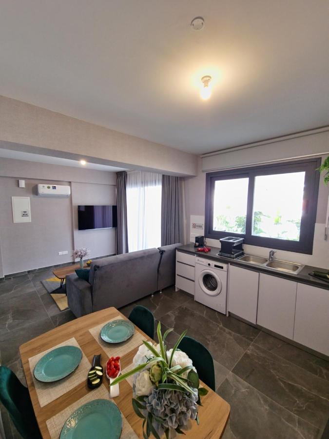 Carisa Deluxe Apartment With Jacuzzi Larnaca Exterior foto