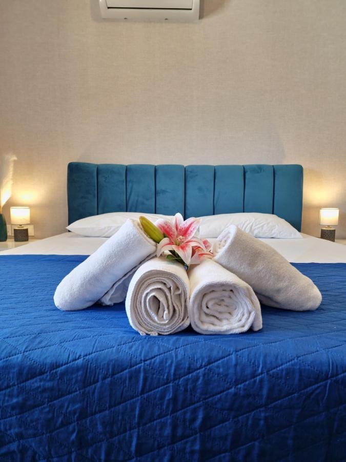 Carisa Deluxe Apartment With Jacuzzi Larnaca Exterior foto