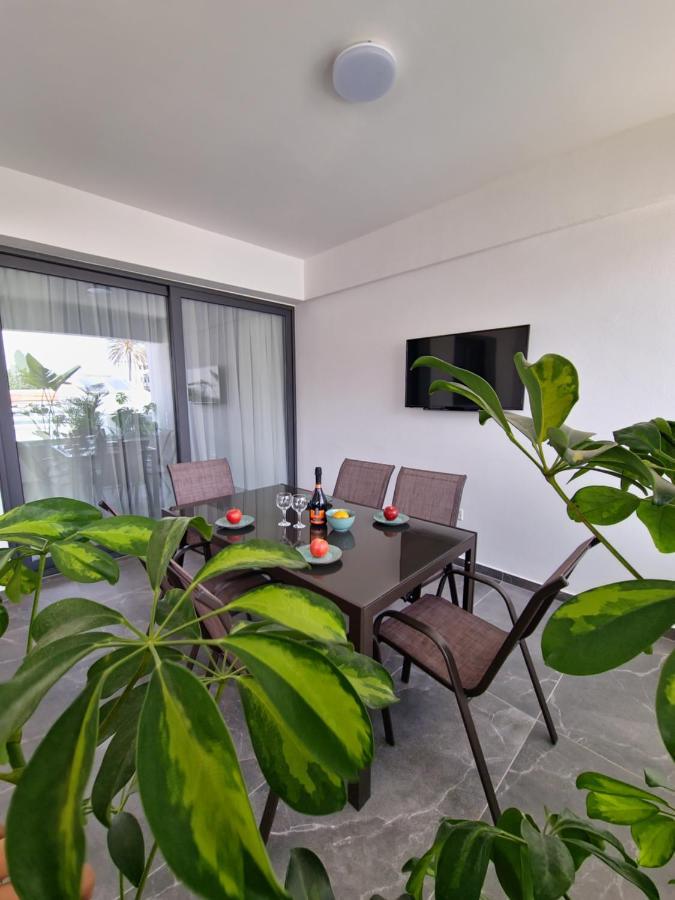 Carisa Deluxe Apartment With Jacuzzi Larnaca Exterior foto